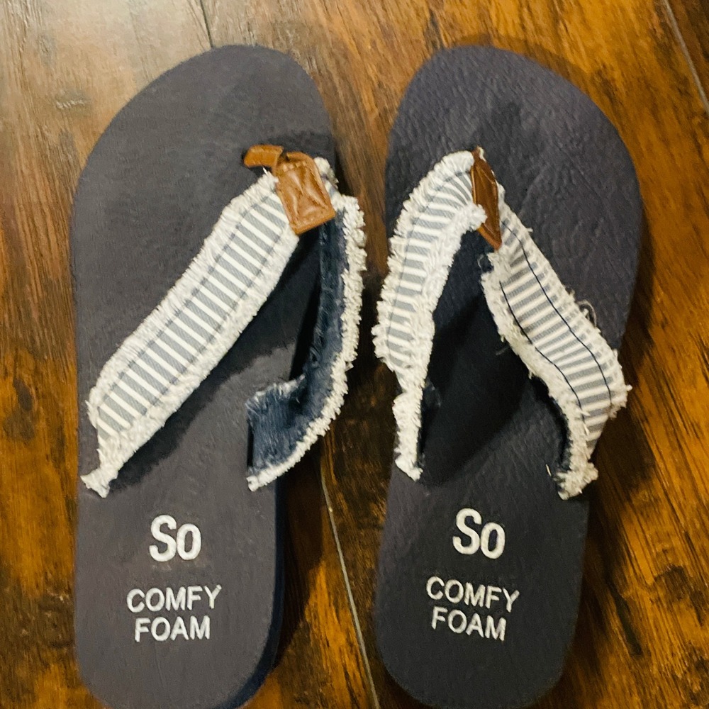 SO Flip Flops Womens Size 9 Navy Blue Striped Frayed Comfy Foam Thong Sandals